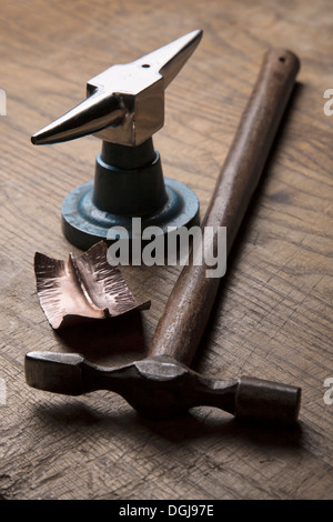 Umformtechnik-tools und Kupfer Arbeit geschmiedet. Stockfoto