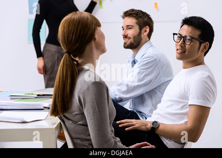 Design-Team diskutieren Ideen Stockfoto