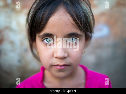 Kurdische Mädchen mit grünen Augen, Akre, Kurdistan, Irak Stockfoto