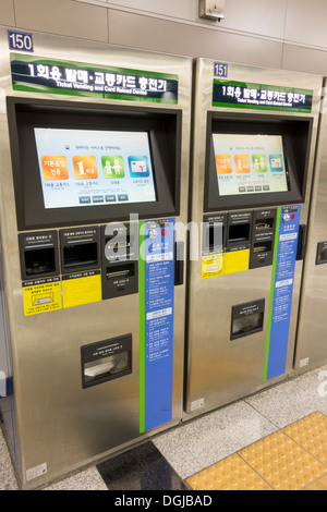 U-Bahn-Ticket-Automaten in u-Bahnstation, Seoul, Korea Stockfoto