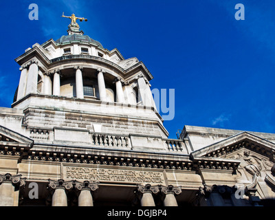 Die Central Criminal Court of England und Wales, bekannt als Old Bailey zeigt die Justitia statue Stockfoto