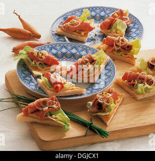 Canapés mit Roastbeef, Großbritannien. Stockfoto