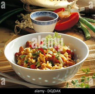 Gebratener Reis mit Huhn, China. Stockfoto