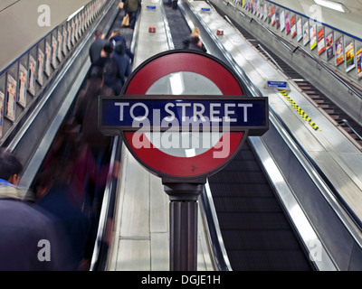 Innenraum der St. Pauls-u-Bahnstation, City of London, London, England, Vereinigtes Königreich Stockfoto
