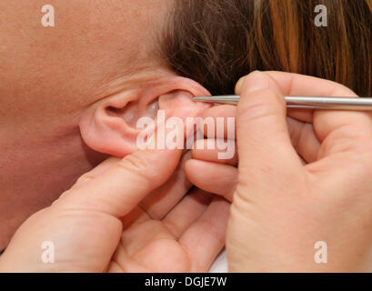 Frau, 40 Jahre, medizinische massage, Akupressur-Massage, Meridian-Therapie Stockfoto