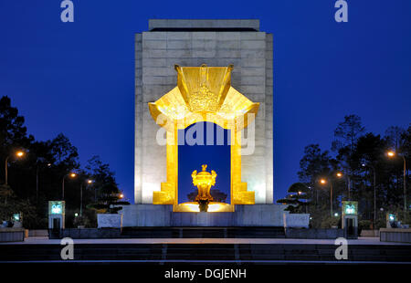 Krieg-Denkmal, Bac Son Memorial Statue, Dai Tuong Niem Anh Hung, Ba Dinh Platz, Hanoi, Vietnam, Südostasien Stockfoto