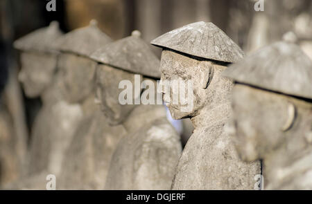 Wächter Figuren, Mausoleum des Kaiser Khai Dinh, in Hue, Vietnam, Asien Stockfoto