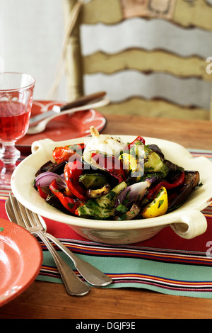 Gebratener Gemüsesalat Stockfoto
