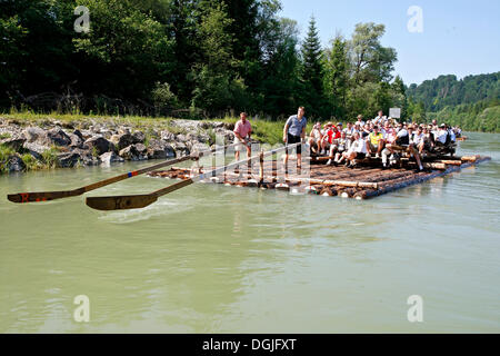 Floßfahrt auf der Isar in Wolfratshausen, Bayern Stockfoto