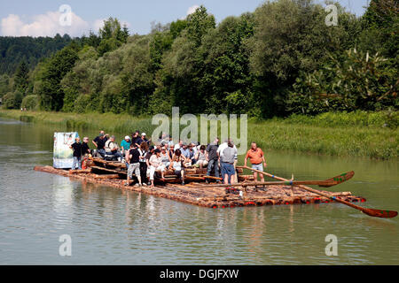 Floßfahrt auf der Isar in Wolfratshausen, Bayern Stockfoto