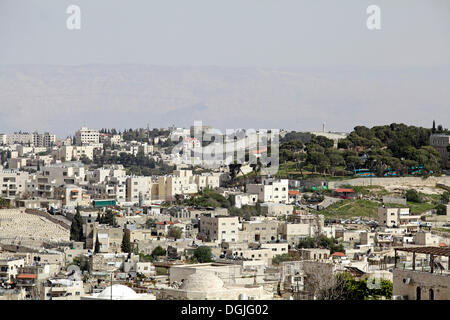 Blick vom Turm der Evangelisch-Lutherischen Kirche des Erlösers, die Mauer zu den palästinensischen Gebieten an der Rückseite, Jerusalem Stockfoto