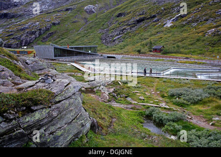 Besucherzentrum der Trollstigen oder Troll Wanderweg, einer der berühmtesten norwegischen Touristenrouten, Åndalsnes Stockfoto