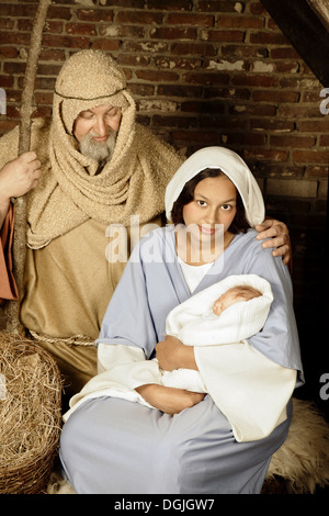 Lebende Krippe Weihnachten in eine mittelalterliche Scheune nachgestellt Stockfoto