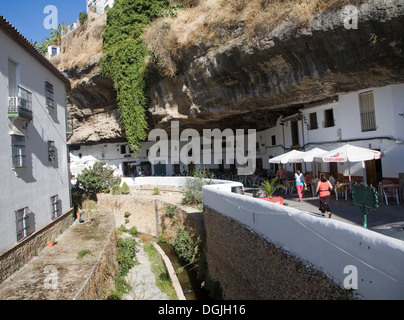 Höhle Bauten in Stein Setenil de Las Bodegas, Provinz Cadiz, Spanien Stockfoto