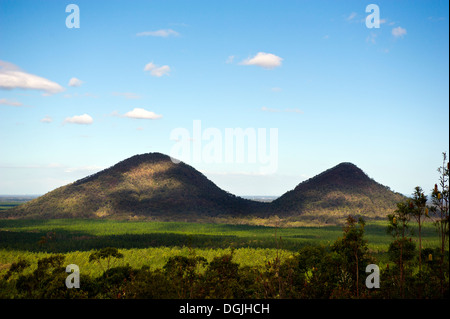 Die Glasshouse Mountains in Queensland in Australien. Stockfoto