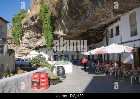 Höhle Bauten in Stein Setenil de Las Bodegas, Provinz Cadiz, Spanien Stockfoto