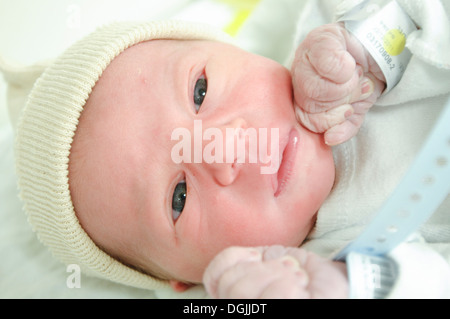 Ein einen Tag alt Baby Boy - Model-Release verfügbar Stockfoto