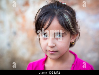 Kurdische Mädchen mit grünen Augen, Akre, Kurdistan, Irak Stockfoto