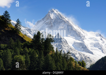 Die schöne Dent Blanche in den Schweizer Alpen Stockfoto