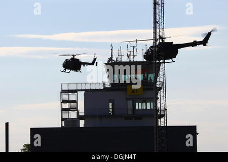 Deutsch SOF-Air Bo-105 Hubschrauber Platzierung Scharfschützen, eine Demonstration des deutschen KSK Special Forces, Laupheim, Baden-Württemberg Stockfoto