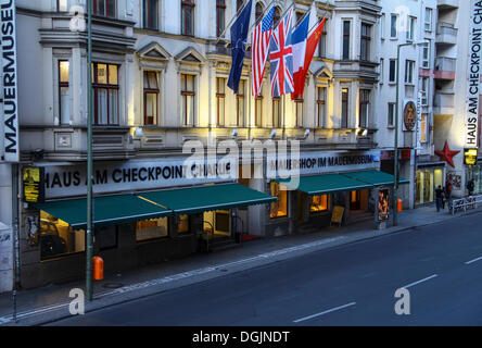Haus am Checkpoint Charlie, Grenzübergang, Berlin Stockfoto