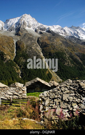Eine traditionelle Schweizer Bergbauernhof und Alpage in Val Hérens, Wallis Stockfoto