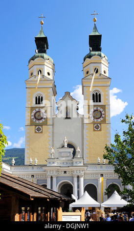 Brixen Dom und das Brot und Strudel-Festival auf dem Domplatz in Brixen, Südtirol, Trentino, Italien, Europa Stockfoto