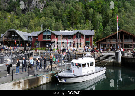Hafen von Geiranger, Geiranger Fjord, UNESCO World Heritage Site, Norwegen, Skandinavien, Nordeuropa Stockfoto