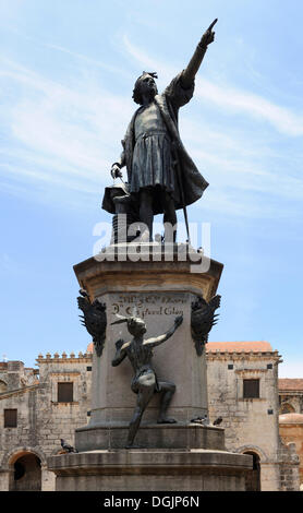 Plaza Colon quadratisch mit Kolumbus-Denkmal und Kathedrale, Santo Domingo, Dominikanische Republik, Caribbean Stockfoto