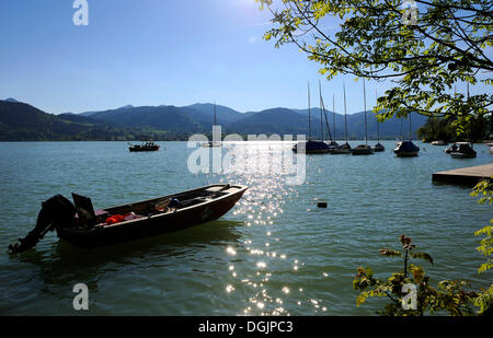Mit Blick auf den Tegernsee See, Oberbayern, Bayern Stockfoto