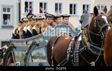 Leonhardifahrt, eine Prozession mit Pferden für den Festtag des Heiligen Leonhard Noblac, Bad Tölz, Bayern, Oberbayern Stockfoto