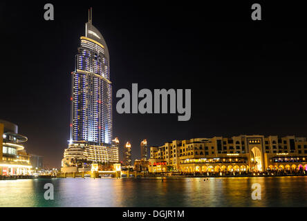 Die Adresse, ein Luxushotel mit 63 Stockwerke und Souk Al Bahar, Dubai Fountain außerhalb der Dubai Mall, Downtown Dubai Stockfoto