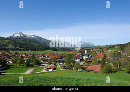 Reit Im Winkl mit Unterberg Mountain, Mountainbike Wilder Kaiser und Zahmer Kaiser Berg, Chiemgau, Bayern, Oberbayern Stockfoto