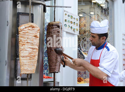 Döner Imbiss-Stand mit Lamm Döner und Hähnchen Döner, Istanbul, europäische Seite, Provinz Istanbul, Türkei, europäische Seite Stockfoto