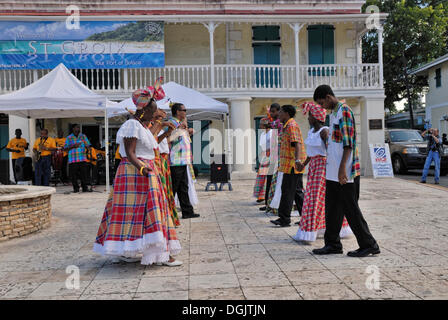 Folk-Gruppe tanzen eine Quadrille, Frederiksted, St. Croix Island, US Virgin Islands, USA Stockfoto