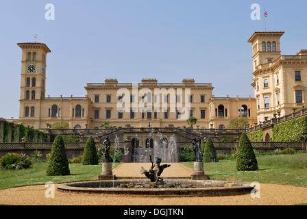 Osborne House, Blick auf den Garten mit Brunnen, Isle Of Wight, England, Vereinigtes Königreich, Europa Stockfoto