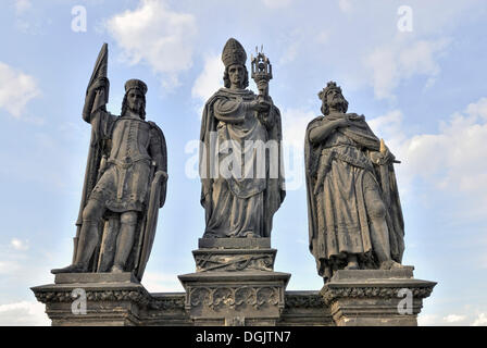 Norbert von Xanten, Wenzel und Sigismund, die drei Schutzheiligen von Böhmen, Statuen, Karlsbrücke, Prag, Tschechische Republik Stockfoto