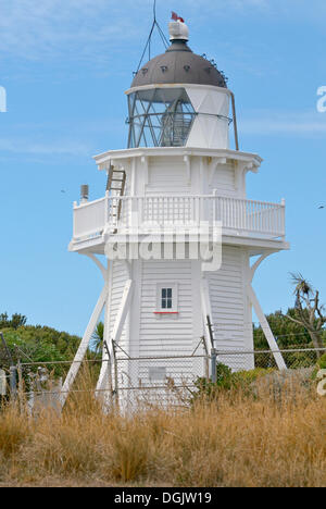 Leuchtturm in der Nähe von Moeraki, East Coast, Südinsel, Neuseeland Stockfoto