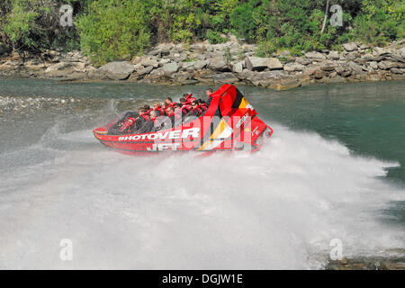 Jetboat, Speedboat drehen auf dem Shotover River, Queenstown, Südinsel, Neuseeland Stockfoto