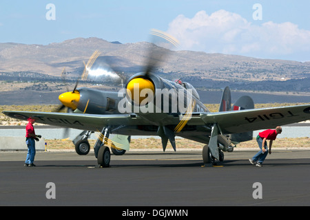 Ein paar Hawker Sea Furys werden nach einem Unlimited Class Hitze Rennen bei den Rennläufen 2013 National Championship gewonnen. Stockfoto