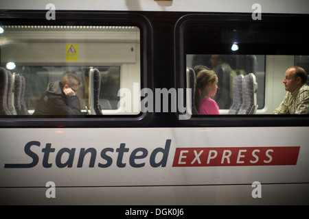 Stansted express Zug Londoner Liverpool Street station Stockfoto