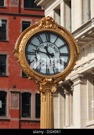 Uhr auf der Fifth Avenue in New York, USA. Stockfoto