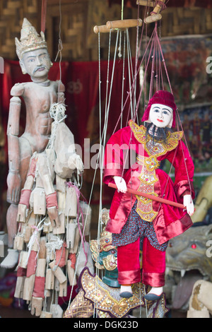 Burmesische Marionetten in eine Marionette Maker speichern in Mandalay in Myanmar. Stockfoto