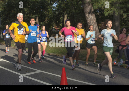 10K laufen lange Strecke im Prospect Park in Brooklyn, New York. Stockfoto