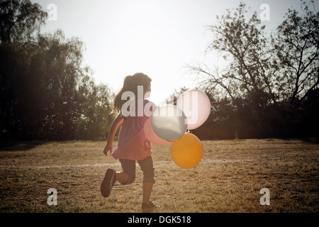 Mädchen mit Luftballons Stockfoto