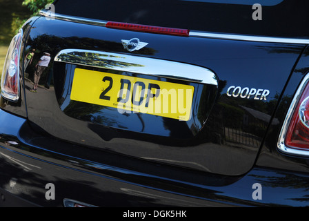 personalisierte britische Nummernschild auf Mini, Vereinigtes Königreich Stockfoto