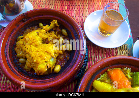 Tajine und marokkanischen Minztee, Marrakesch, Marokko, Nordafrika Stockfoto