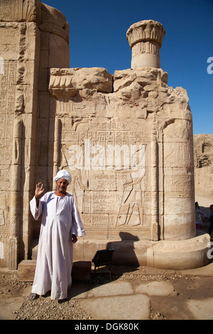 Ein Alter Mann in Edfu Tempel. Stockfoto