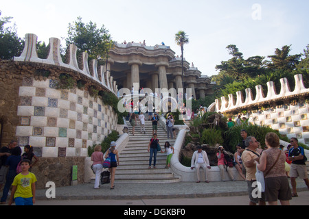 Parc Güell (komplexe Balkenholz von Antoni Gaudi), Barcelona, Katalonien, Spanien. Stockfoto