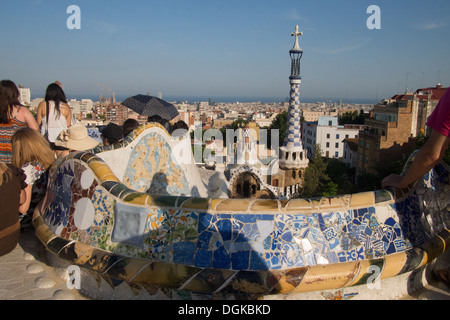 Parc Güell (komplexe Balkenholz von Antoni Gaudi), Barcelona, Katalonien, Spanien. Stockfoto